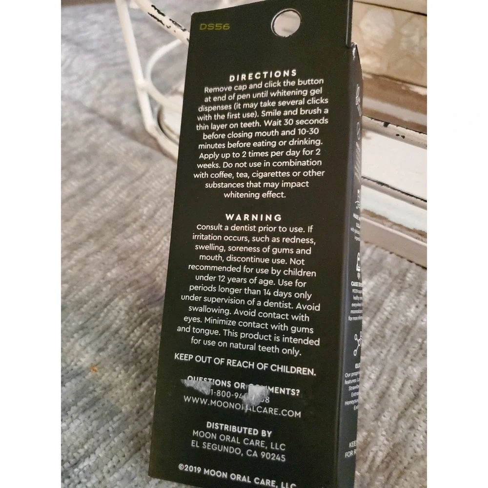 Kendall Jenner Moon‎ Teeth Whitening Pen Vanilla Mint .09 Oz / 2.65 ml 01/2024